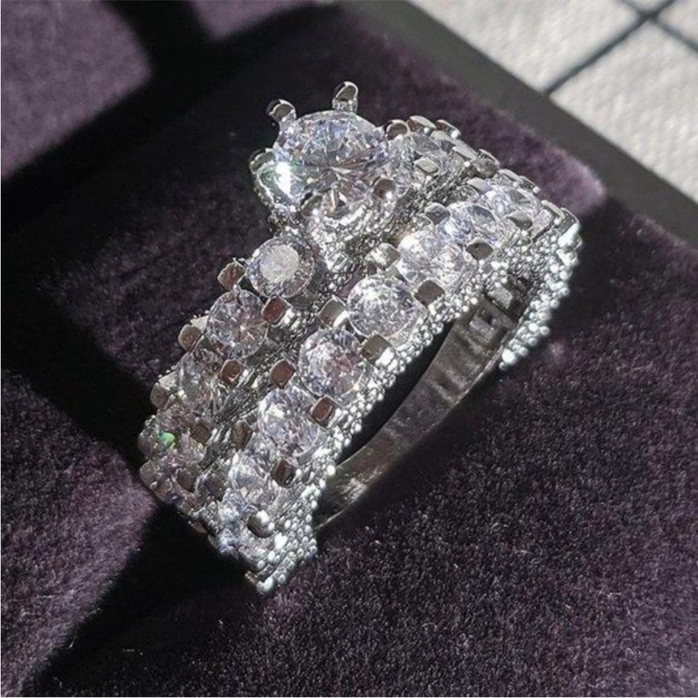 NEW Luxury 925 Sterling Silver Diamond Ring Set - Picture 4 of 8